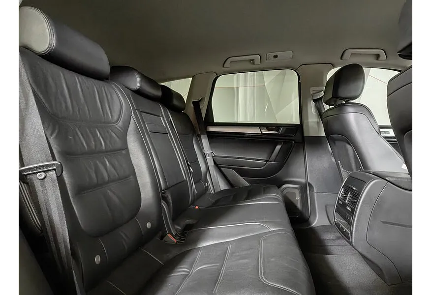 Volkswagen Touareg 3.0 TDI Tiptronic 4Motion (204 л.с.) Белый в АВИЛОН. Слайд №16