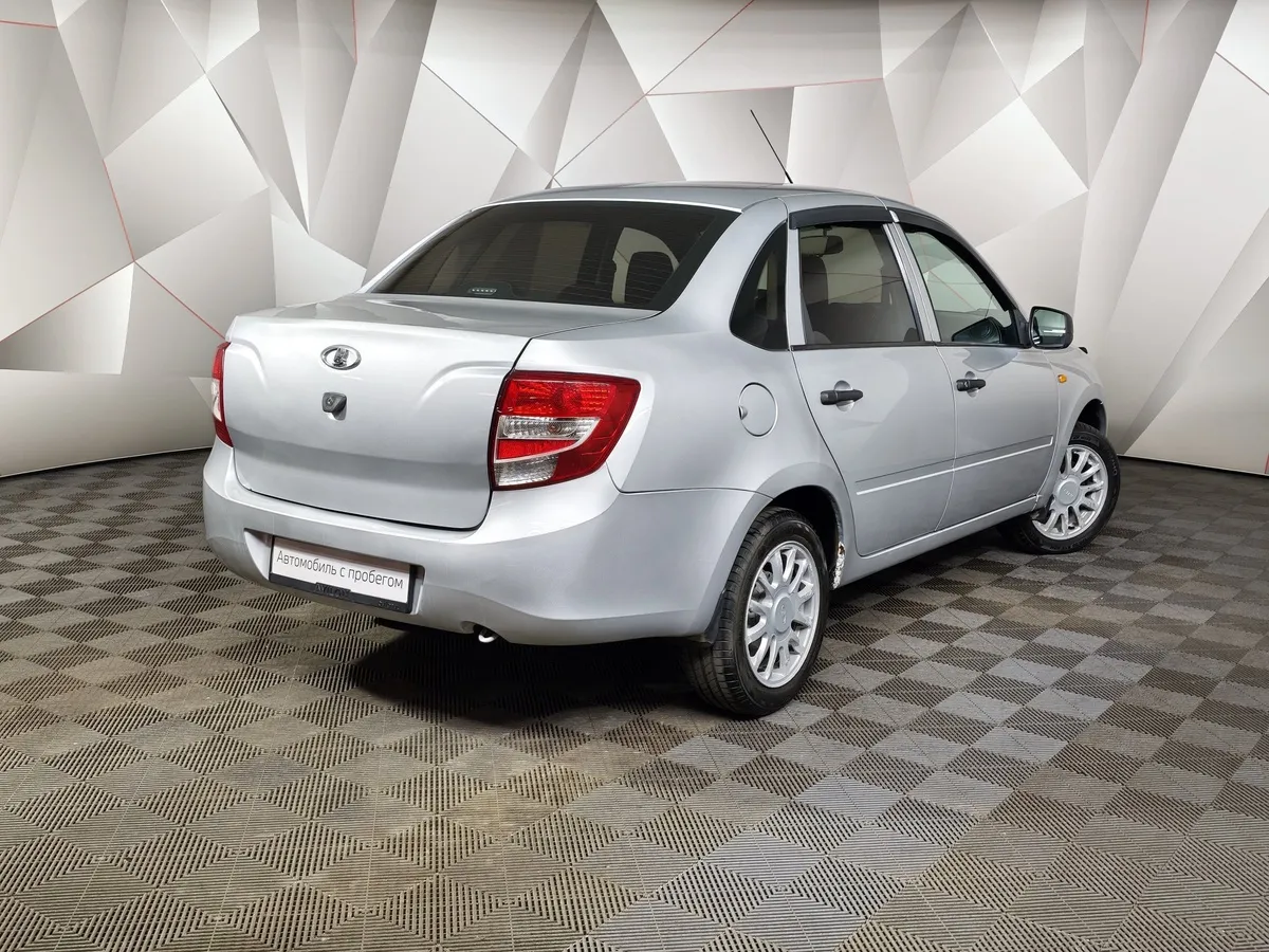 ВАЗ (Lada) Granta 1.6 MT 16кл (98 л.с.) Серебристый в АВИЛОН. Слайд №2