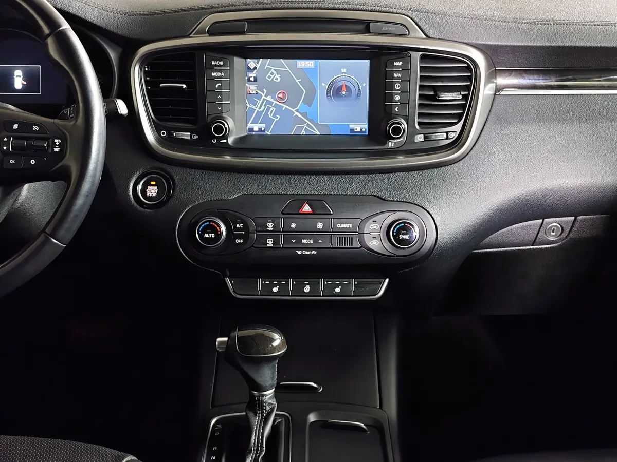Kia Sorento 3.5 AT AWD (249 л.с.) Premium Черный в АВИЛОН. Слайд №15