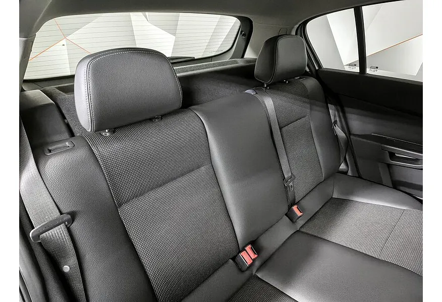 Opel Astra 1.6 AT (115 л.с.) Серебристый в АВИЛОН. Слайд №11