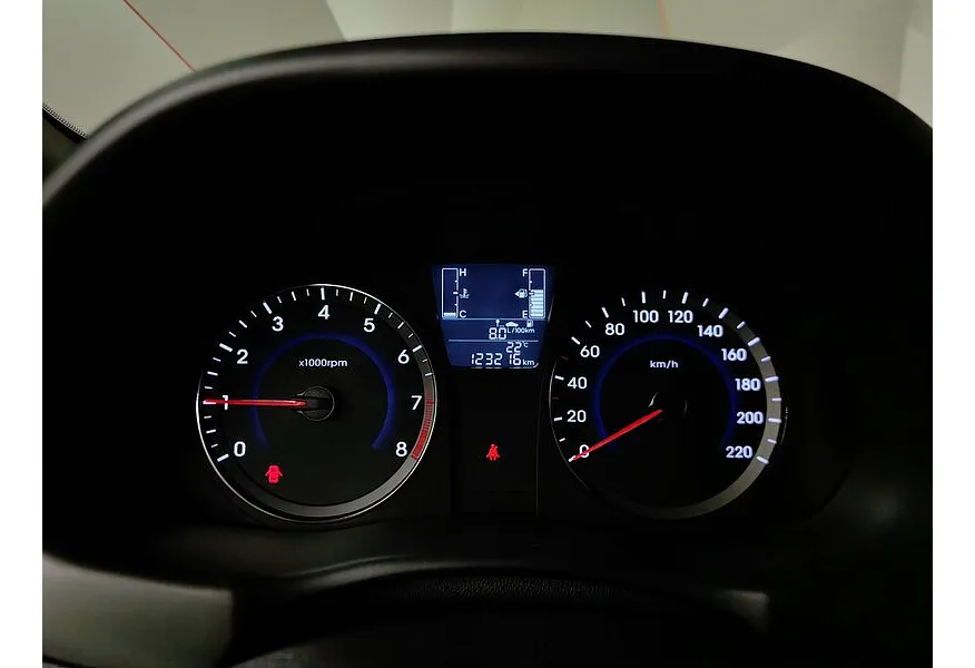 Hyundai Solaris 1.6 MT (123 л.с.) Comfort Красный в АВИЛОН. Слайд №18