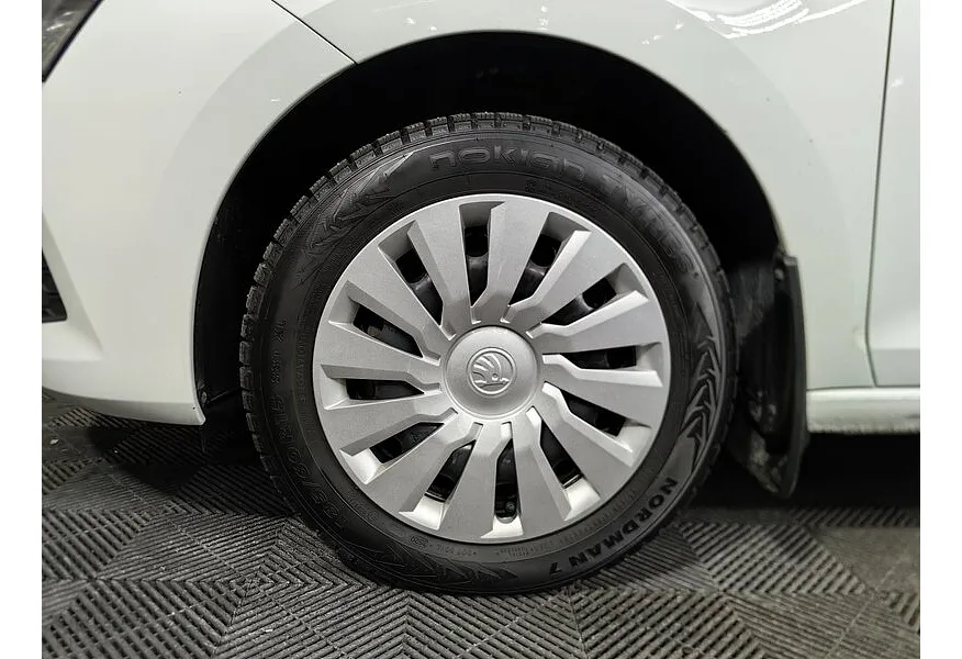 Skoda Rapid 1.4 DSG (125 л.с.) Ambition Белый в АВИЛОН. Слайд №9