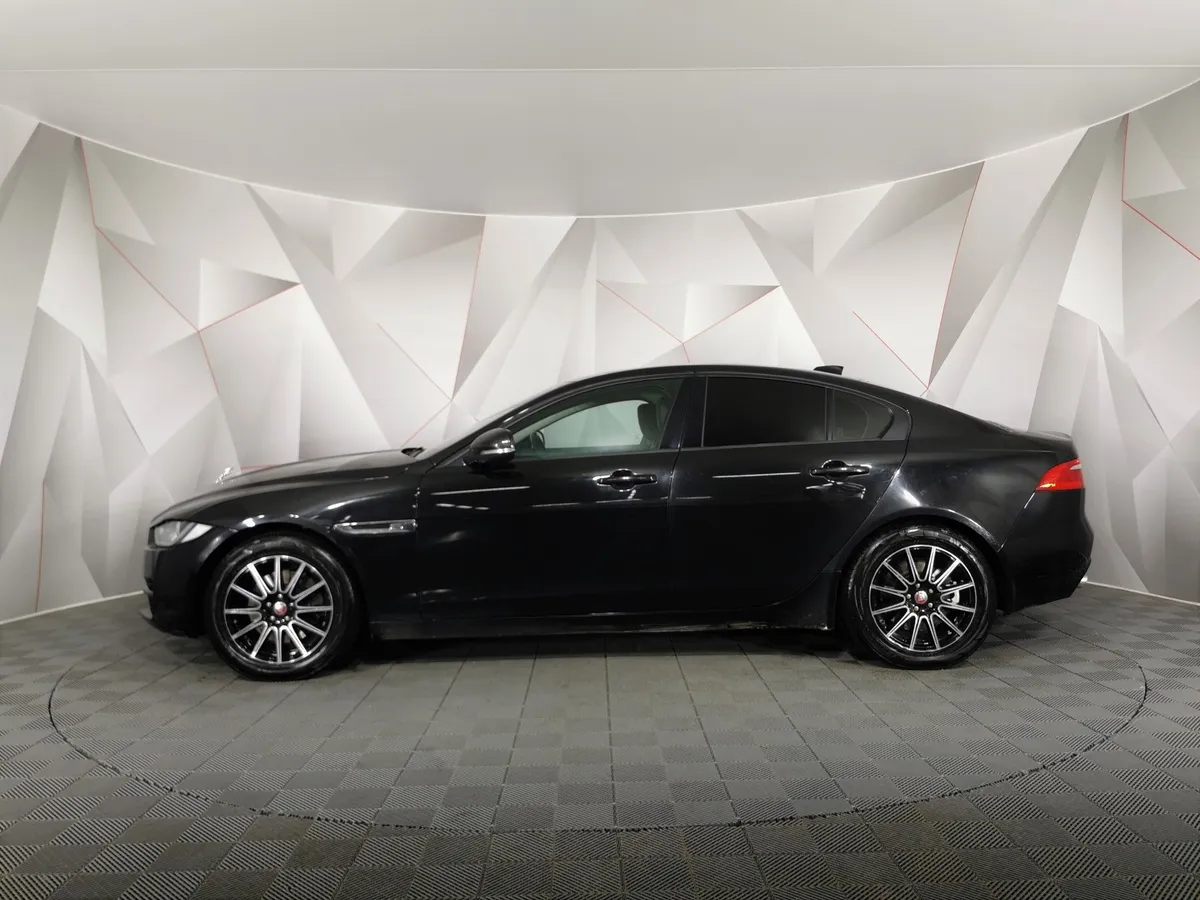 Jaguar XE 2.0 D AT AWD (180 л.с.) Prestige Черный в АВИЛОН. Слайд №5