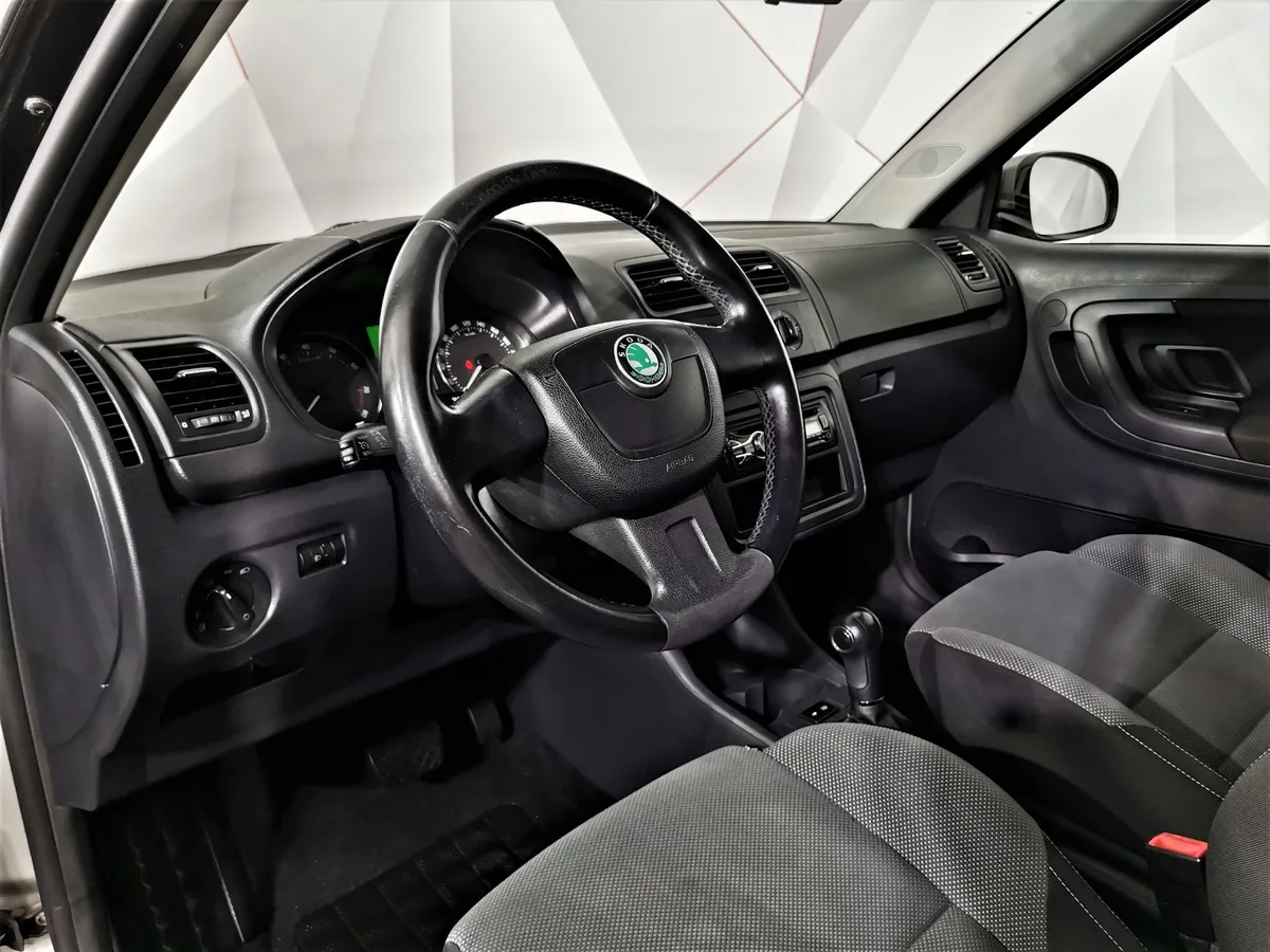 Skoda Fabia 1.6 AT (105 л.с.) Серый в АВИЛОН. Слайд №18