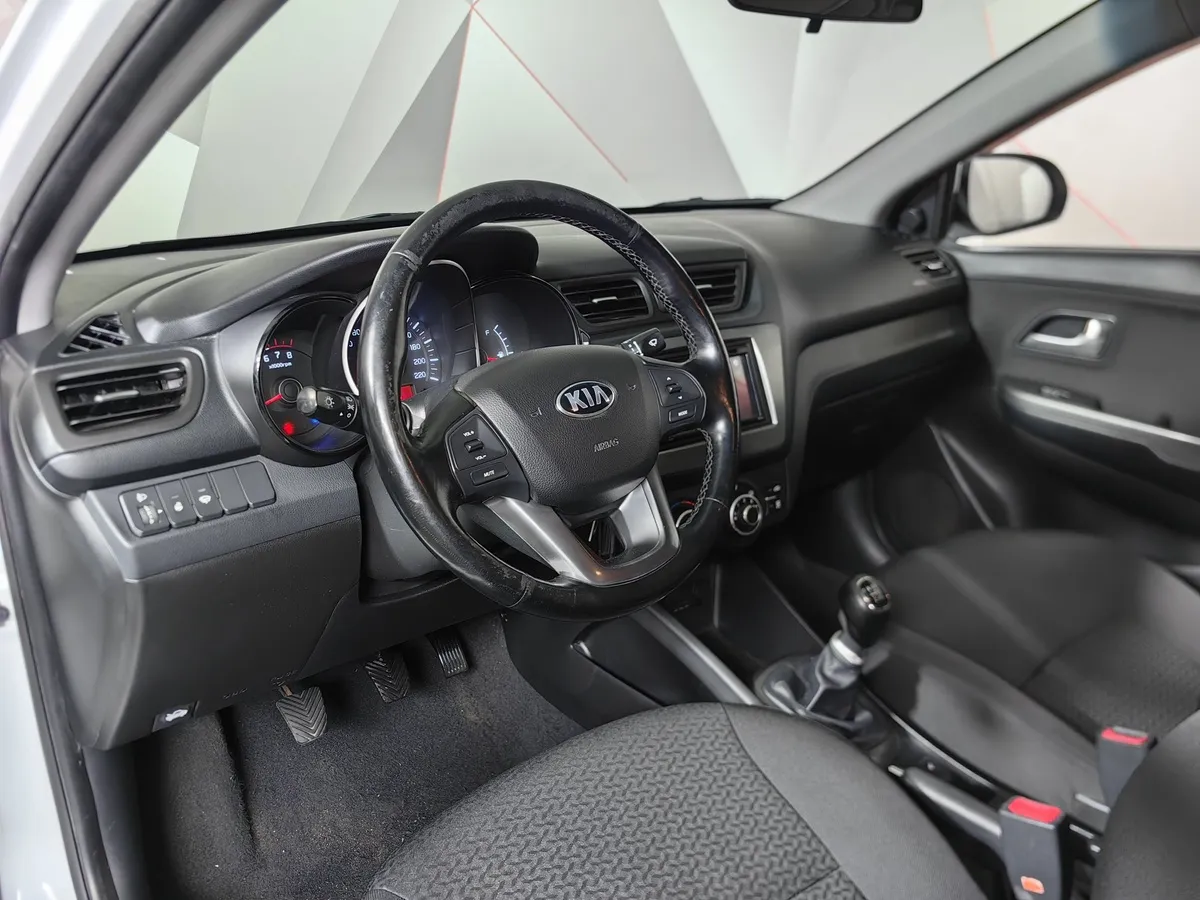 Kia Rio 1.6 MT (123 л.с.) Белый в АВИЛОН. Слайд №19