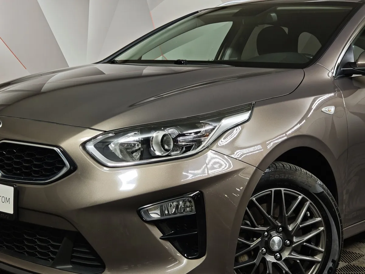 Kia Ceed 1.6 MPI AT (128 л.с.) Luxe Коричневый в АВИЛОН. Слайд №10