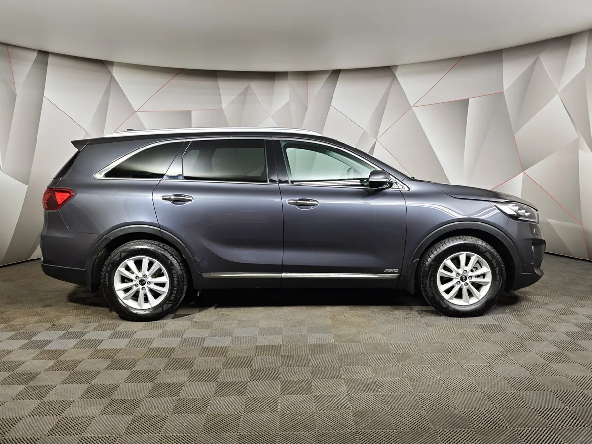 Kia Sorento 2.4 GDI AT AWD (188 л.с.) Luxe Серый в АВИЛОН. Слайд №6