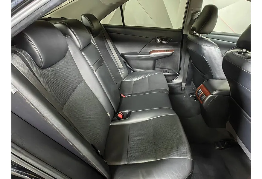 Toyota Camry 2.5 AT (181 л.с.) Стандарт Черный в АВИЛОН. Слайд №16