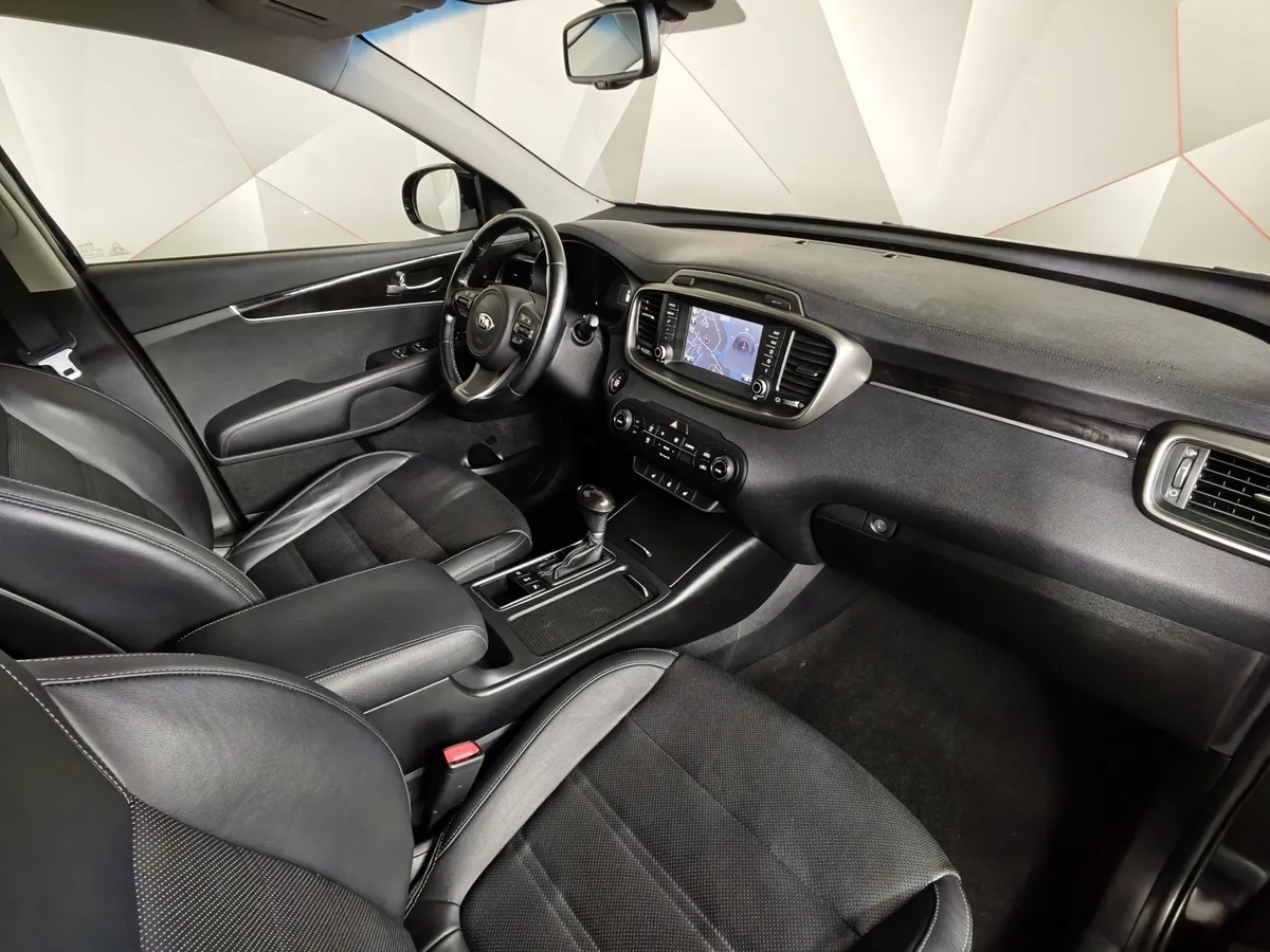 Kia Sorento 3.5 AT AWD (249 л.с.) Premium Черный в АВИЛОН. Слайд №13