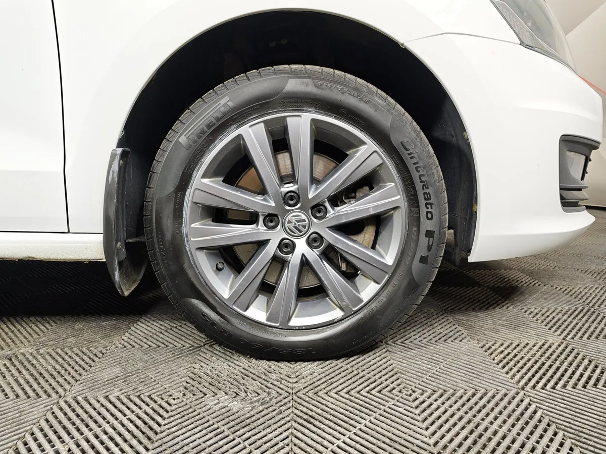 Volkswagen Polo 1.6 MPI MT (110 л.с.) Connect Белый в АВИЛОН. Слайд №9