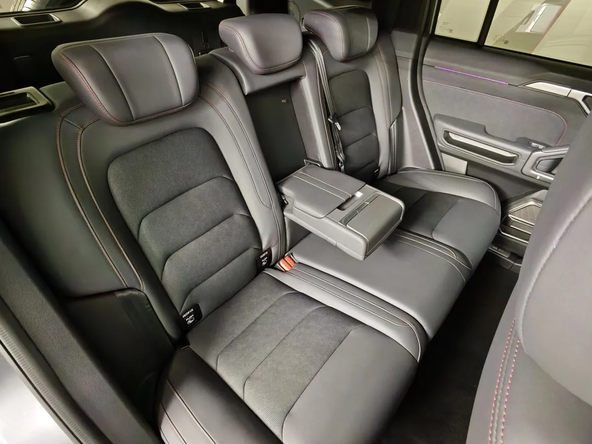 JETOUR T2 2.0T 8AT AWD (245 л.с.) Премиум Серый в АВИЛОН. Слайд №17