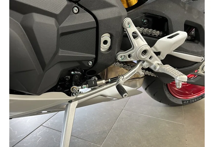 QJMOTOR SRK 921 RR 921 см³ (129 л.с.) (129) 921 Белый в АВИЛОН. Слайд №17