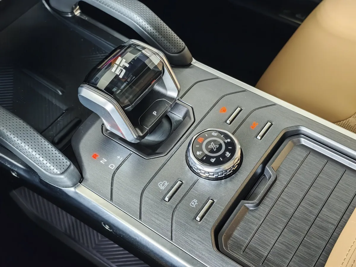 JETOUR T2 2.0T 7DCT AWD (245 л.с.) Люкс Коричневый в АВИЛОН. Слайд №22