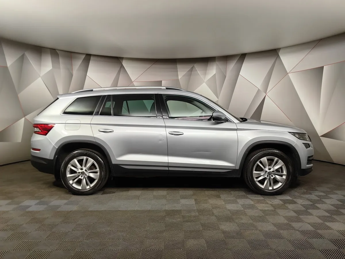 Skoda Kodiaq 2.0 TSI DSG 4X4 (180 л.с.) Серебристый в АВИЛОН. Слайд №6