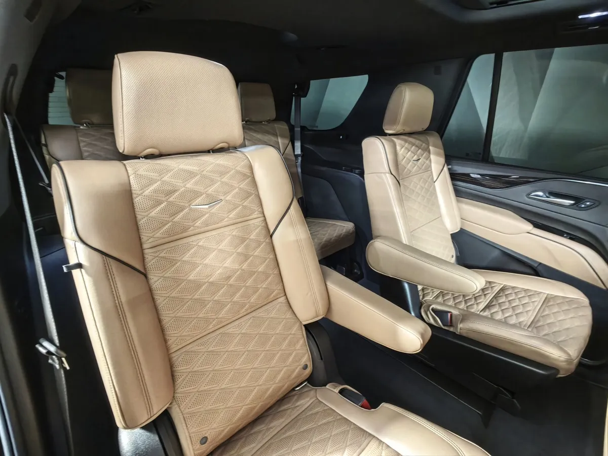 Cadillac Escalade 6.2 AT AWD (420 л.с.) Sport Синий в АВИЛОН. Слайд №17