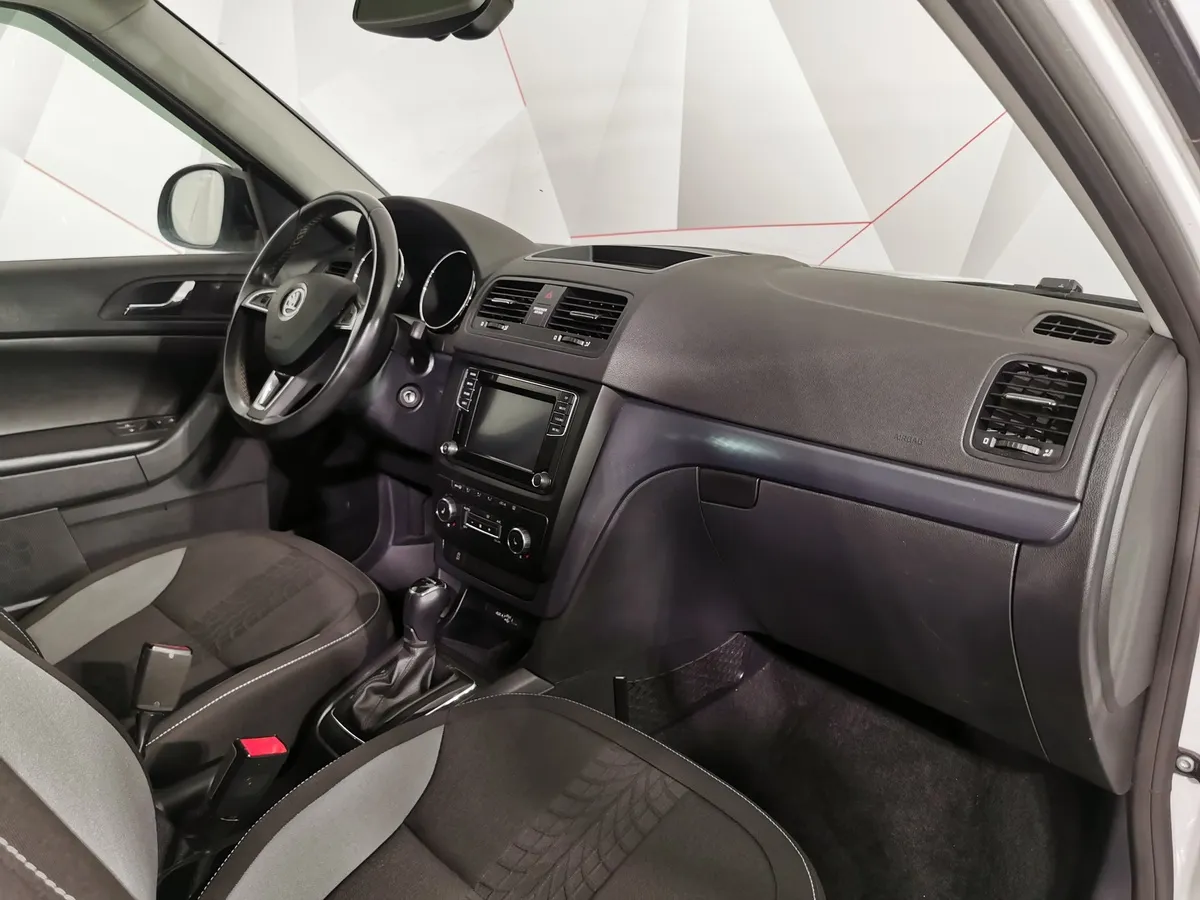 Skoda Yeti 1.6 AT (110 л.с.) Белый в АВИЛОН. Слайд №12
