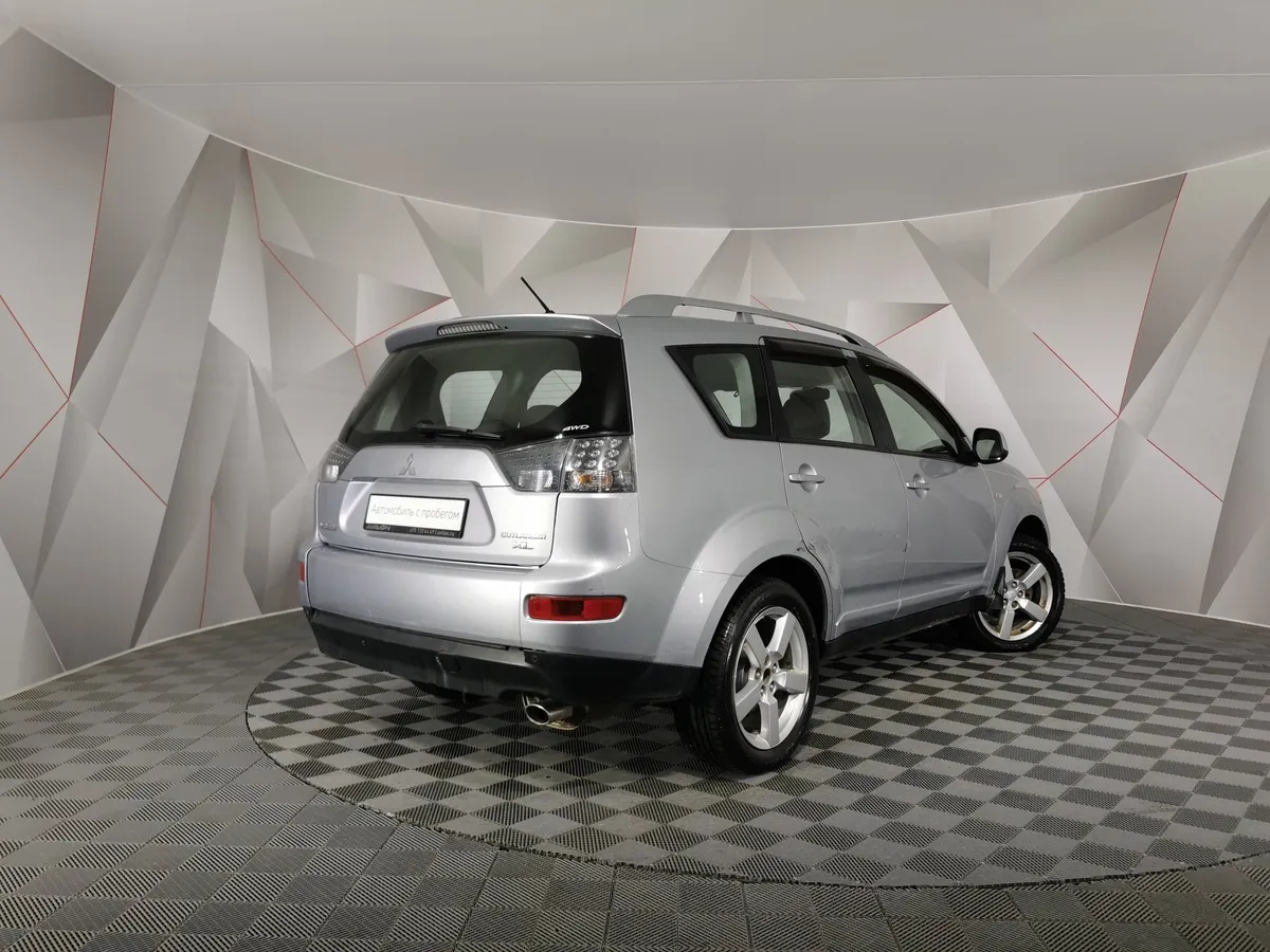 Mitsubishi Outlander 2.4 CVT 4WD (170 л.с.) Серебристый в АВИЛОН. Слайд №2