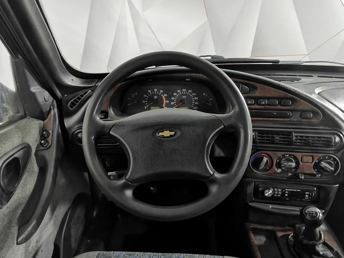 Chevrolet Niva 1.7 MT (80 л.с.) Серебристый в АВИЛОН. Слайд №18