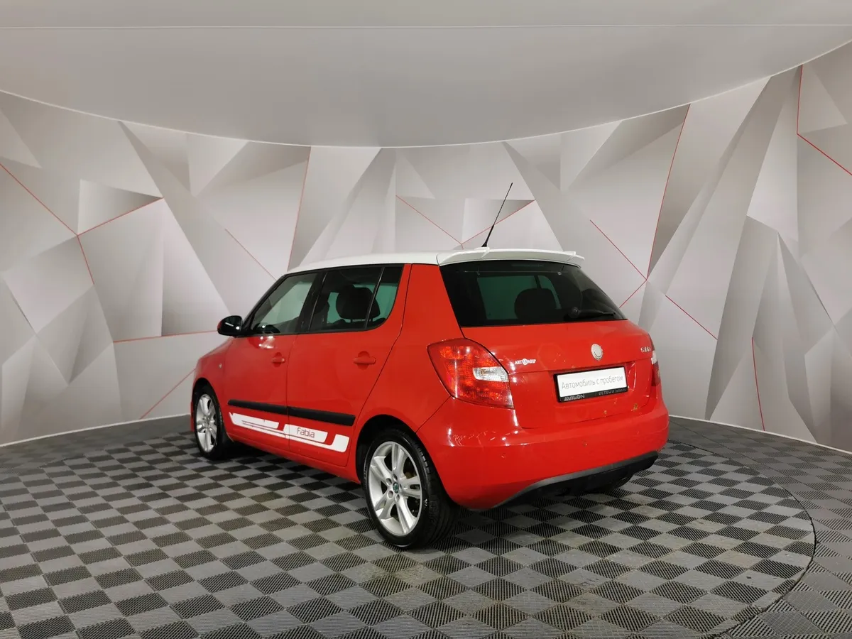 Skoda Fabia 1.6 MT (105 л.с.) Ambiente Красный в АВИЛОН. Слайд №4
