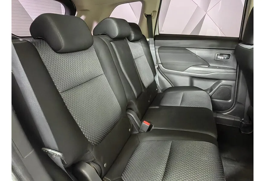 Mitsubishi Outlander 2.0 CVT 4WD (146 л.с.) Белый в АВИЛОН. Слайд №15