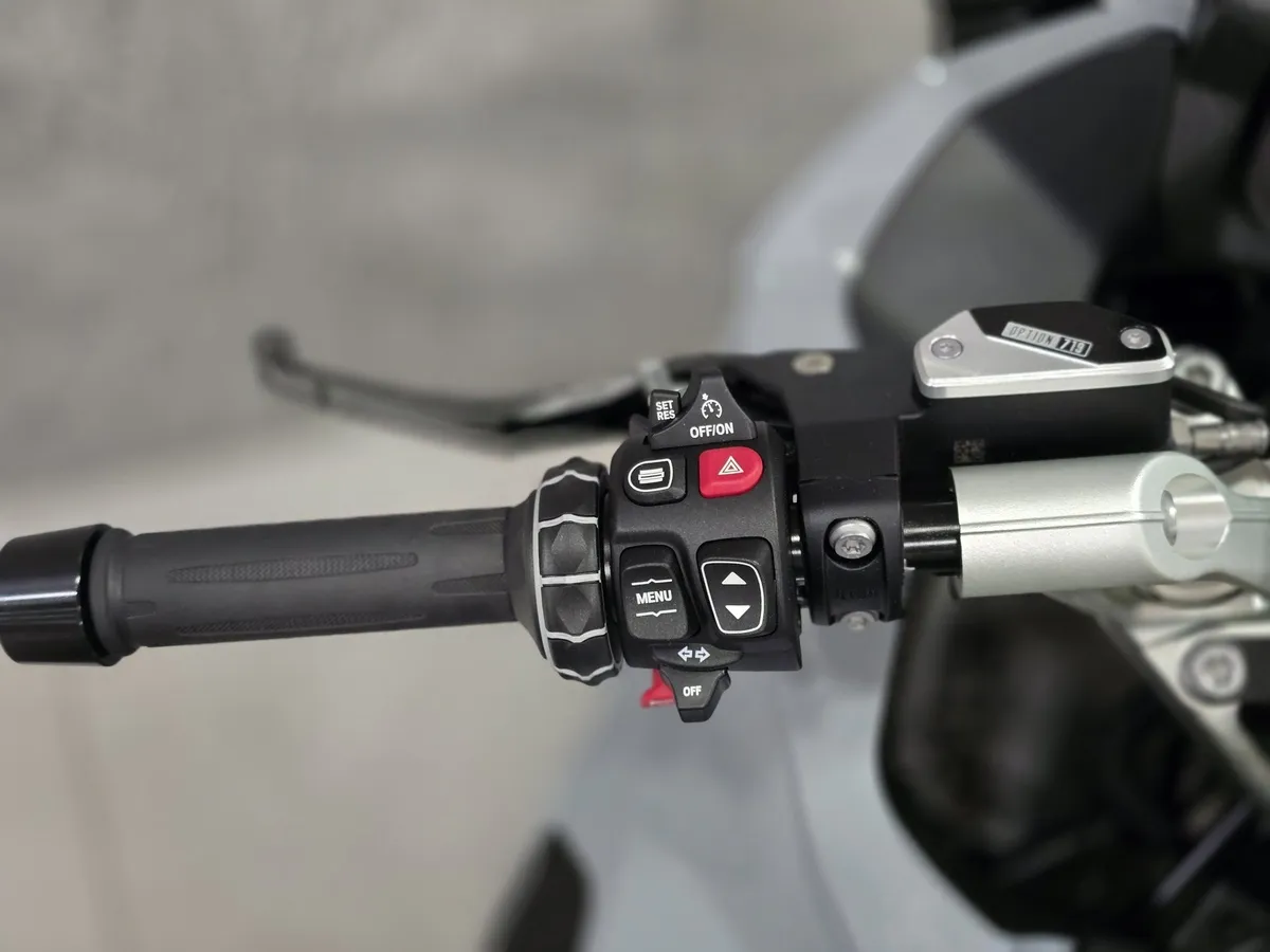 BMW Motorrad R 1300 RS 1300 см³ (145 л.с.) (145) 1300 Серый в АВИЛОН. Слайд №12