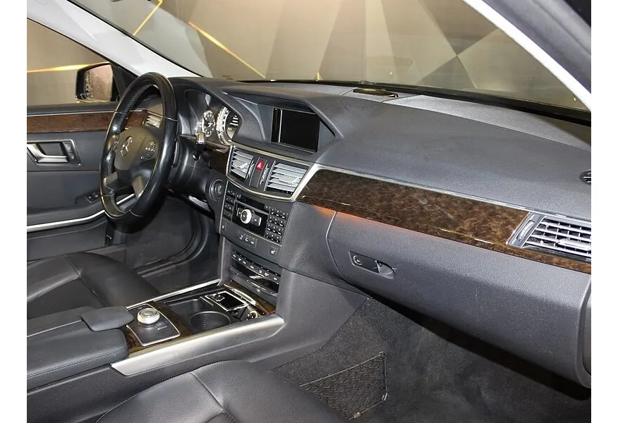 Mercedes-Benz E-Класс E 200 T BlueEfficiency 7G-Tronic Plus (184 л.с.) Черный в АВИЛОН. Слайд №5