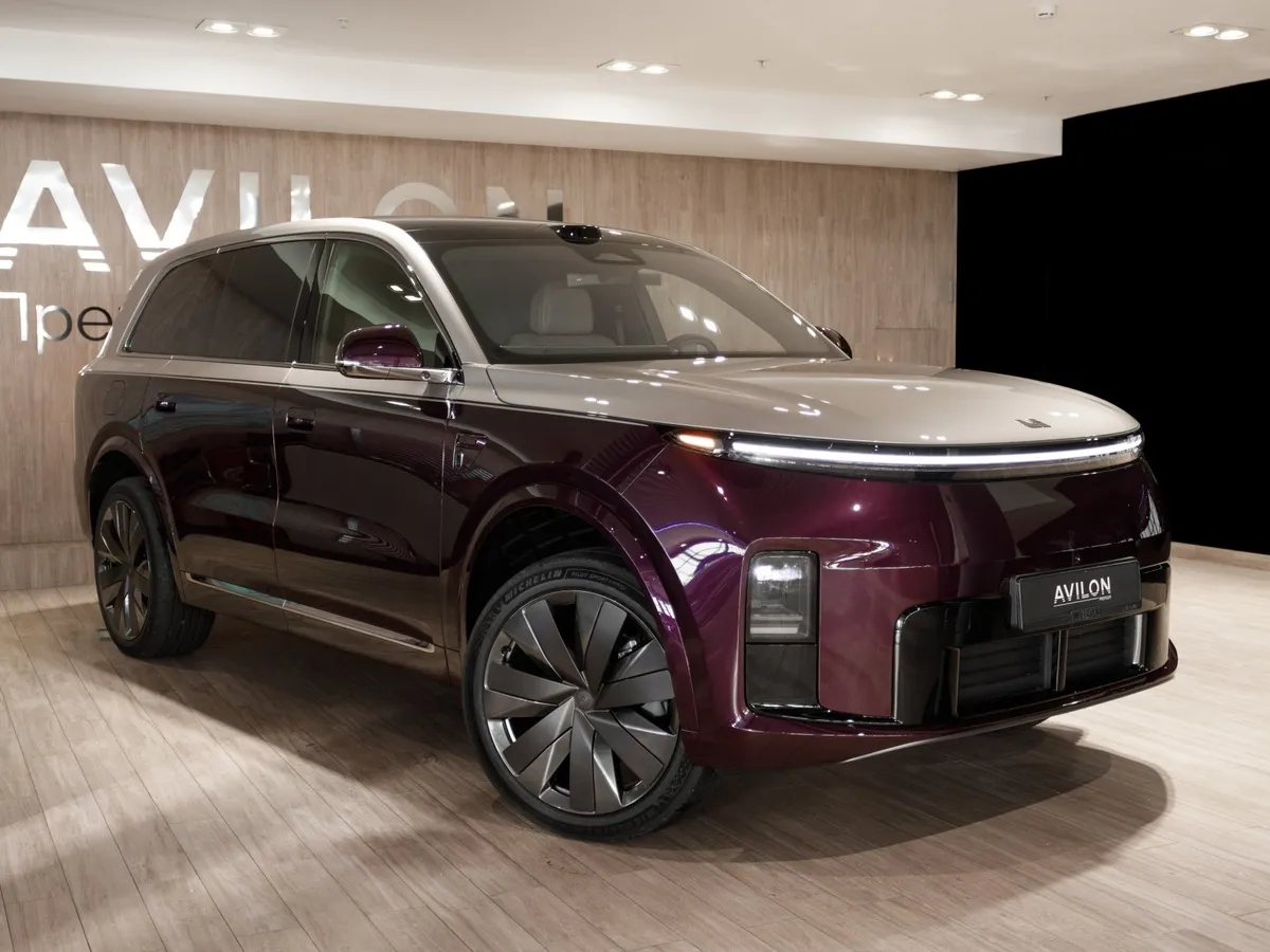 Li Auto L9 1.5h AT 4WD (571 л.с.) Ливис Фиолетовый в АВИЛОН. Слайд №2
