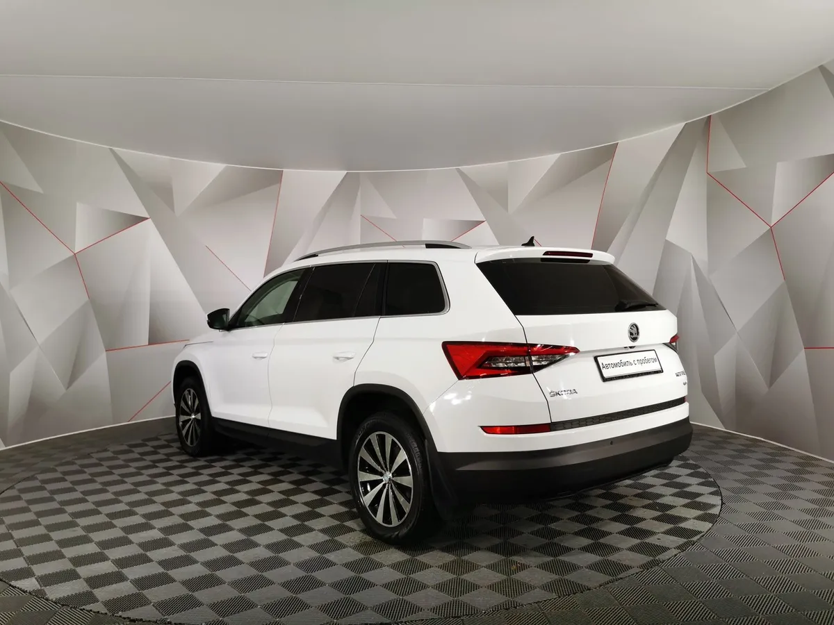 Skoda Kodiaq 2.0 TSI DSG 4X4 (180 л.с.) Белый в АВИЛОН. Слайд №4