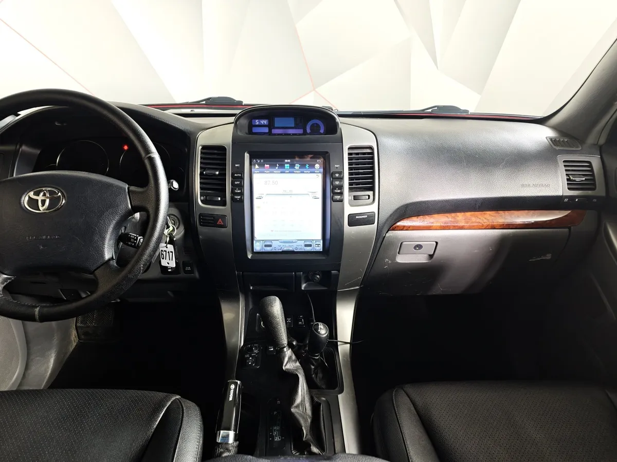 Toyota Land Cruiser Prado 4.0 AT (249 л.с.) Черный в АВИЛОН. Слайд №13