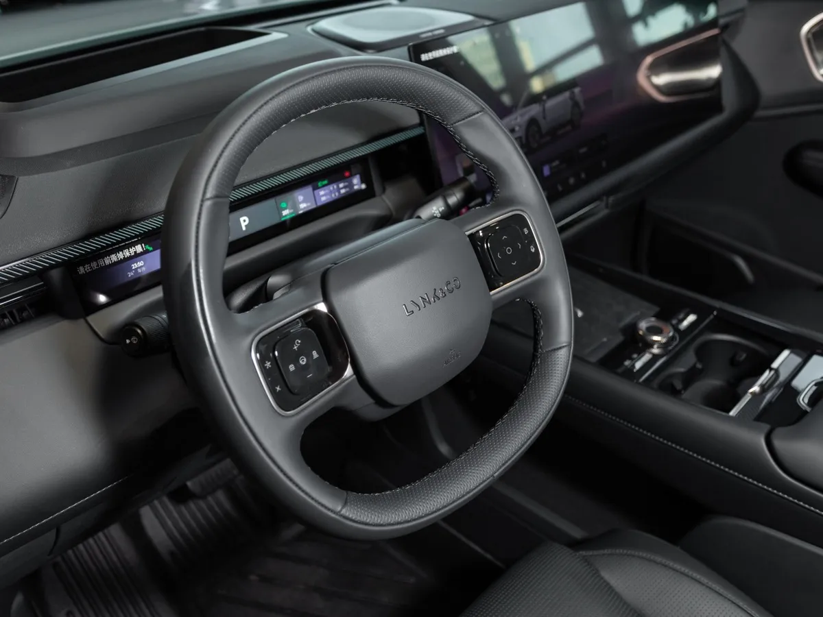 Lynk & Co 900 2.0 AT 4WD (884 л.с.) Ultra Черный в АВИЛОН. Слайд №9
