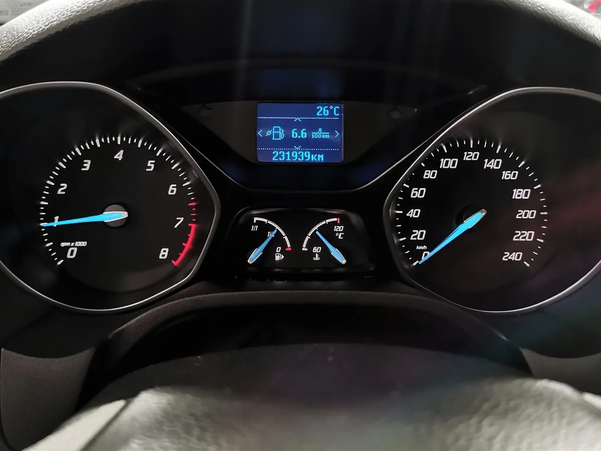 Ford Focus 1.6 Ti-VCT MT (125 л.с.) SYNC Edition Красный в АВИЛОН. Слайд №17