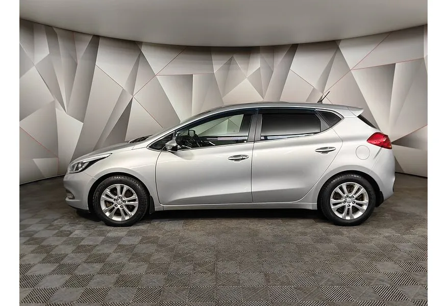 Kia Ceed 1.6 AT (129 л.с.) Серебристый в АВИЛОН. Слайд №5