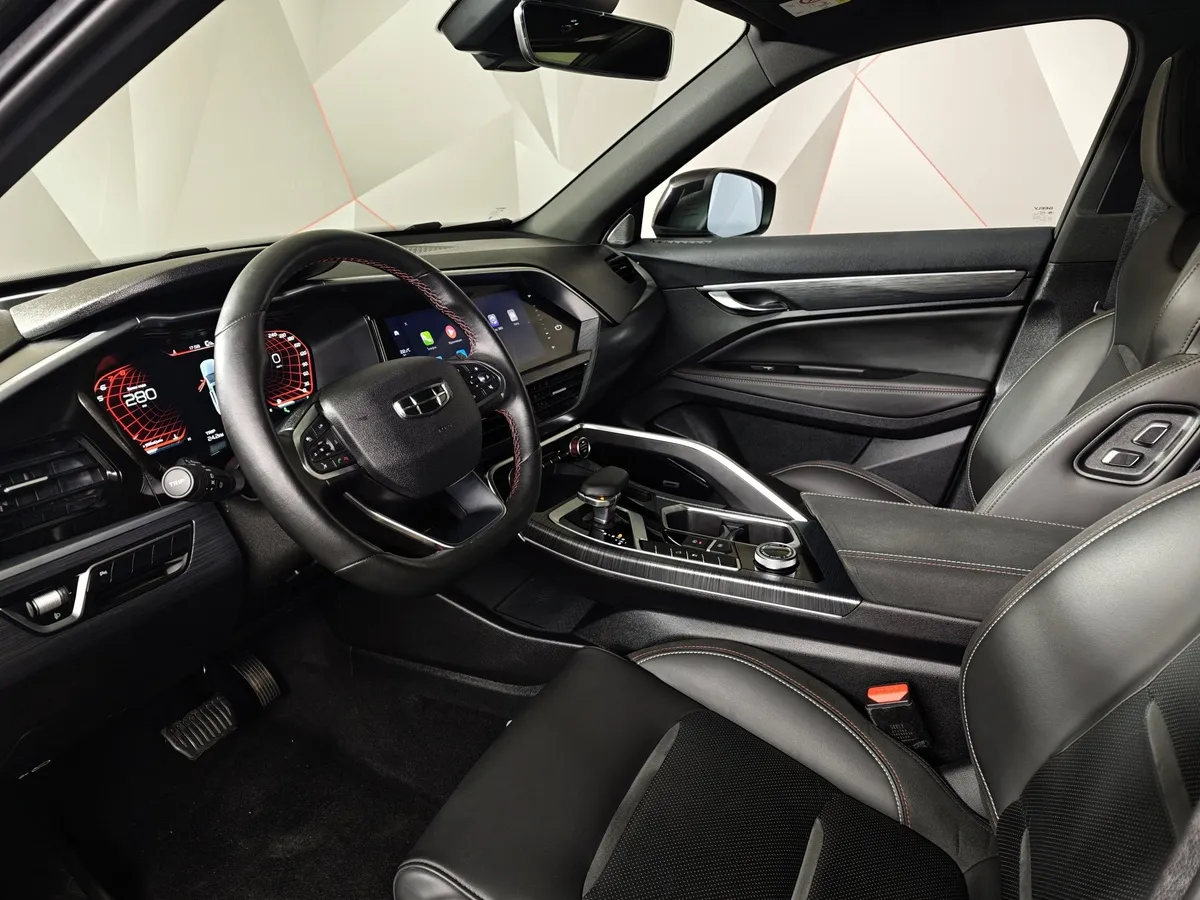 Geely Tugella 2.0 AT AWD (238 л.с.) Flagship Sport Черный в АВИЛОН. Слайд №17