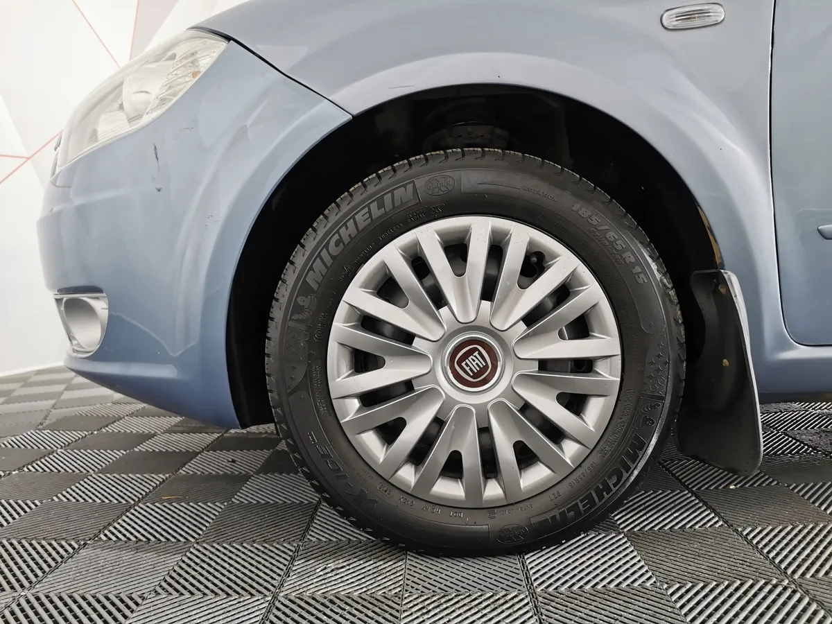 Fiat Linea 1.4 MT (120 л.с.) Голубой в АВИЛОН. Слайд №9