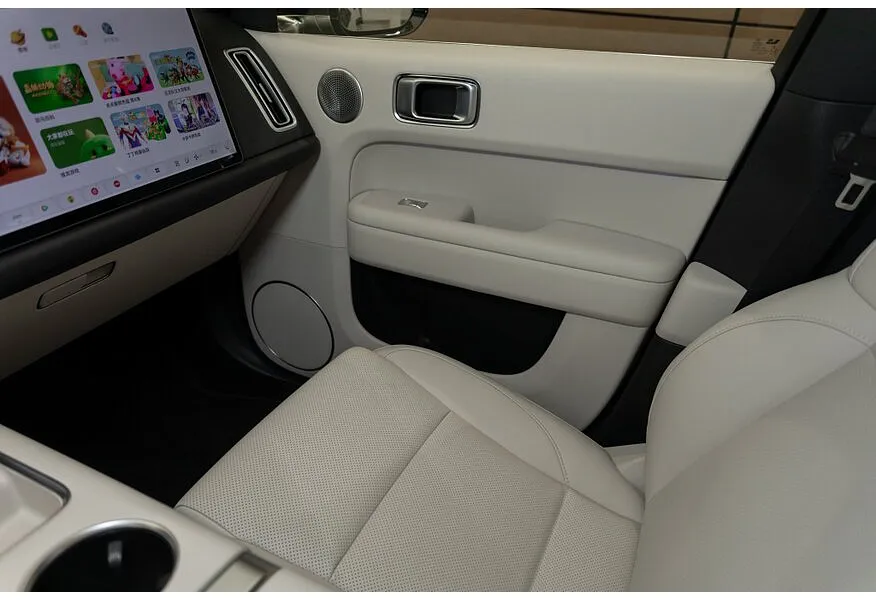 Li Auto L6 1.5 AT 4WD (150 л.с.) Pro Серый в АВИЛОН. Слайд №18