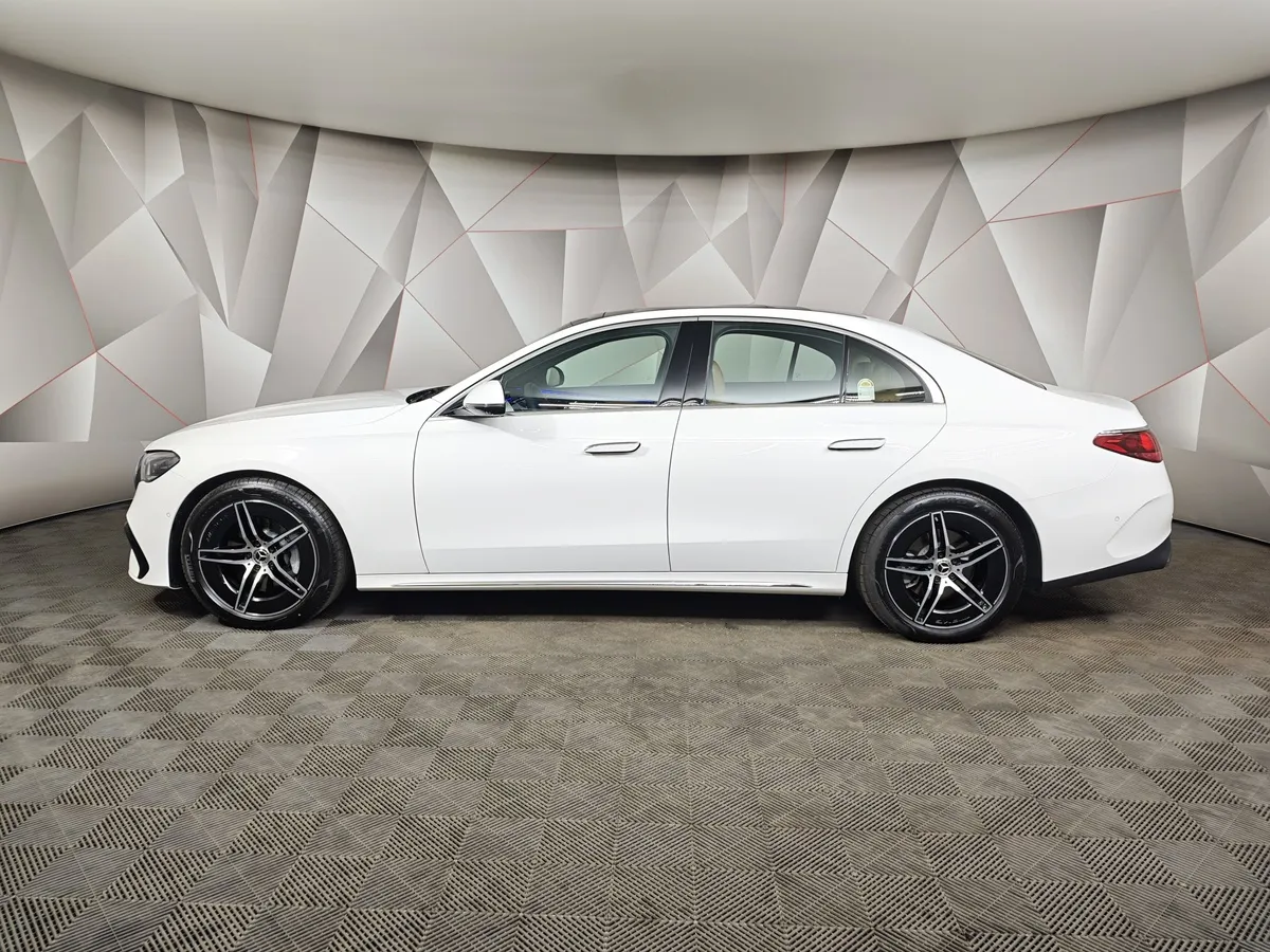 Mercedes-Benz E-Класс E 300 4MATIC (258 л.с.) Белый в АВИЛОН. Слайд №5