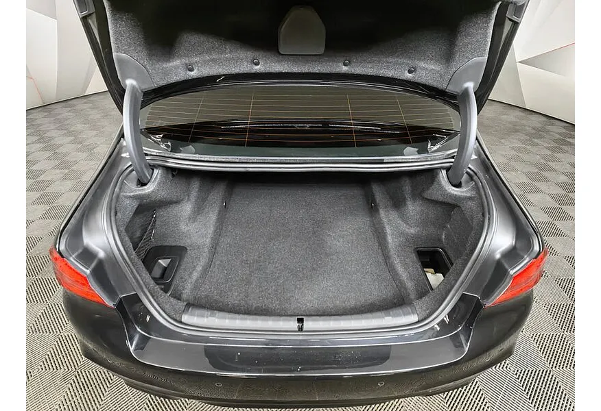 BMW 5 серия 520d xDrive Steptronic (190 л.с.) Черный в АВИЛОН. Слайд №9