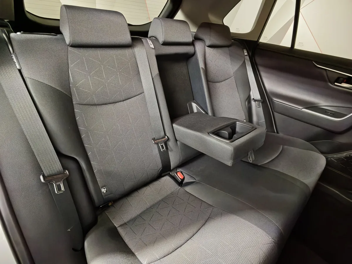 Toyota RAV4 2.0 CVT (149 л.с.) Комфорт Серый в АВИЛОН. Слайд №17
