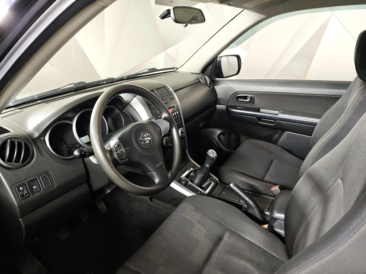 Suzuki Grand Vitara 1.6 MT AWD (106 л.с.) JX-A Черный в АВИЛОН. Слайд №17