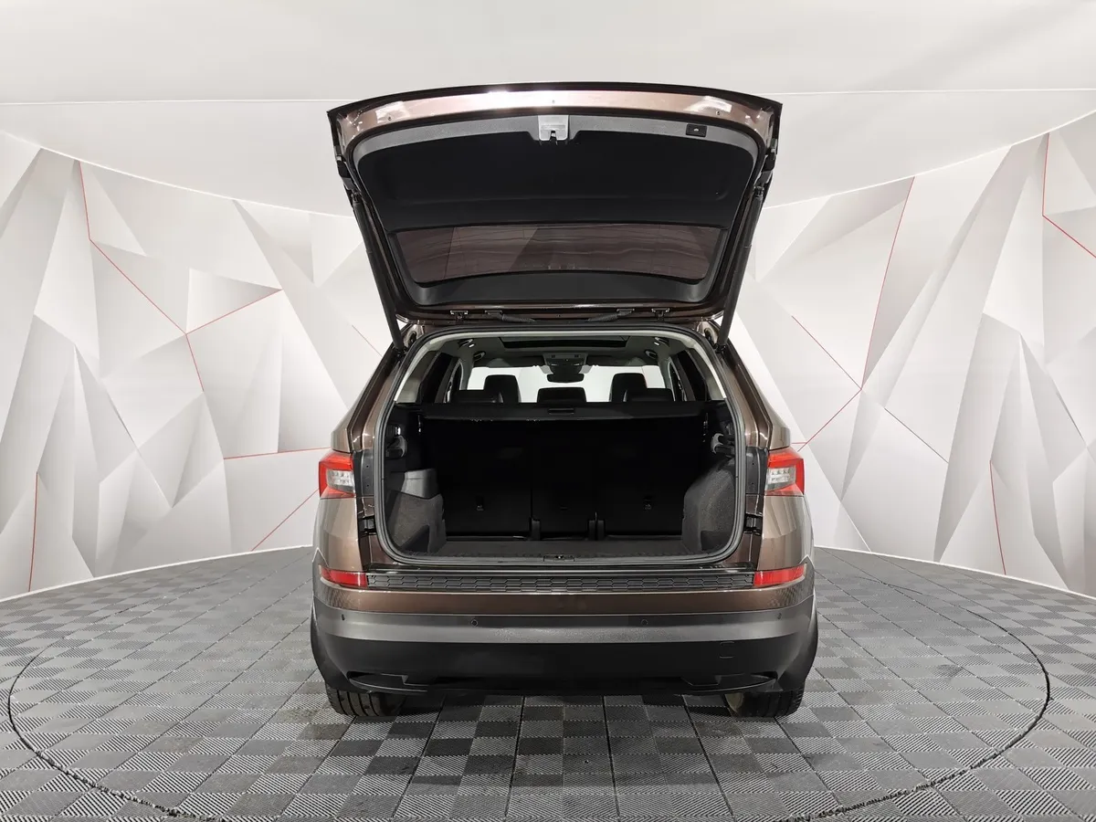 Skoda Kodiaq 2.0 TSI DSG 4X4 (180 л.с.) Коричневый в АВИЛОН. Слайд №11