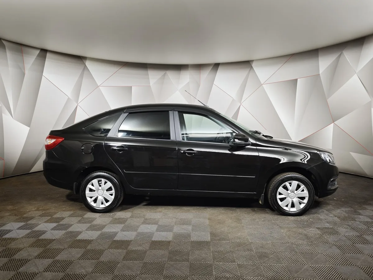 ВАЗ (Lada) Granta 1.6 MT 8кл (87 л.с.) Черный в АВИЛОН. Слайд №6