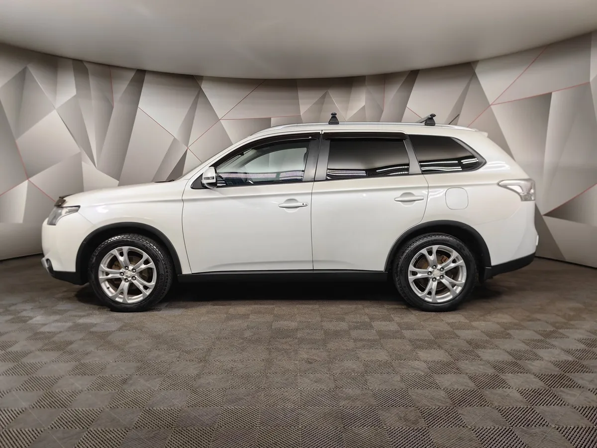 Mitsubishi Outlander 2.0 CVT 4WD (146 л.с.) Instyle E29 Белый в АВИЛОН. Слайд №5