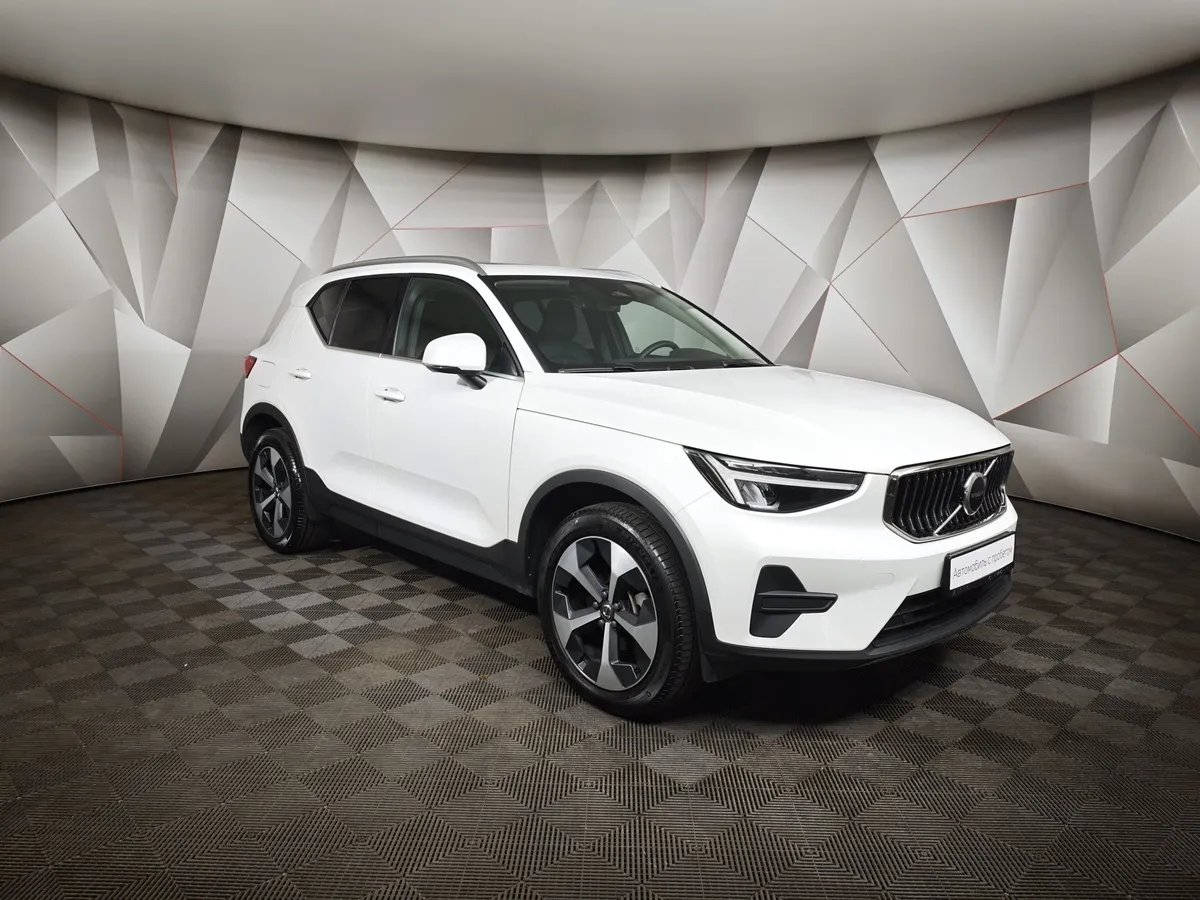 Volvo XC40 2.0 B4 AT AWD (190 л.с.) Deluxe Белый в АВИЛОН. Слайд №3