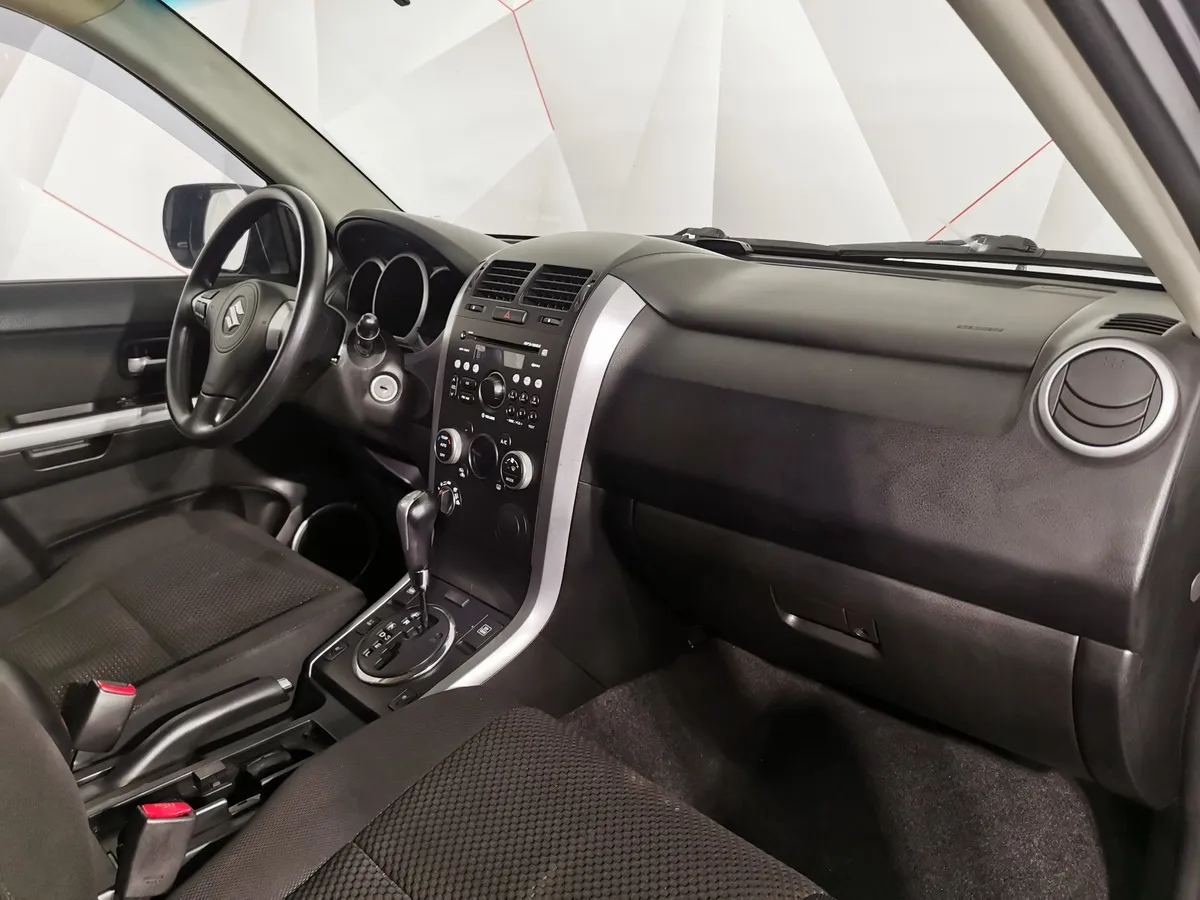 Suzuki Grand Vitara 2.0 AT AWD (140 л.с.) Черный в АВИЛОН. Слайд №12