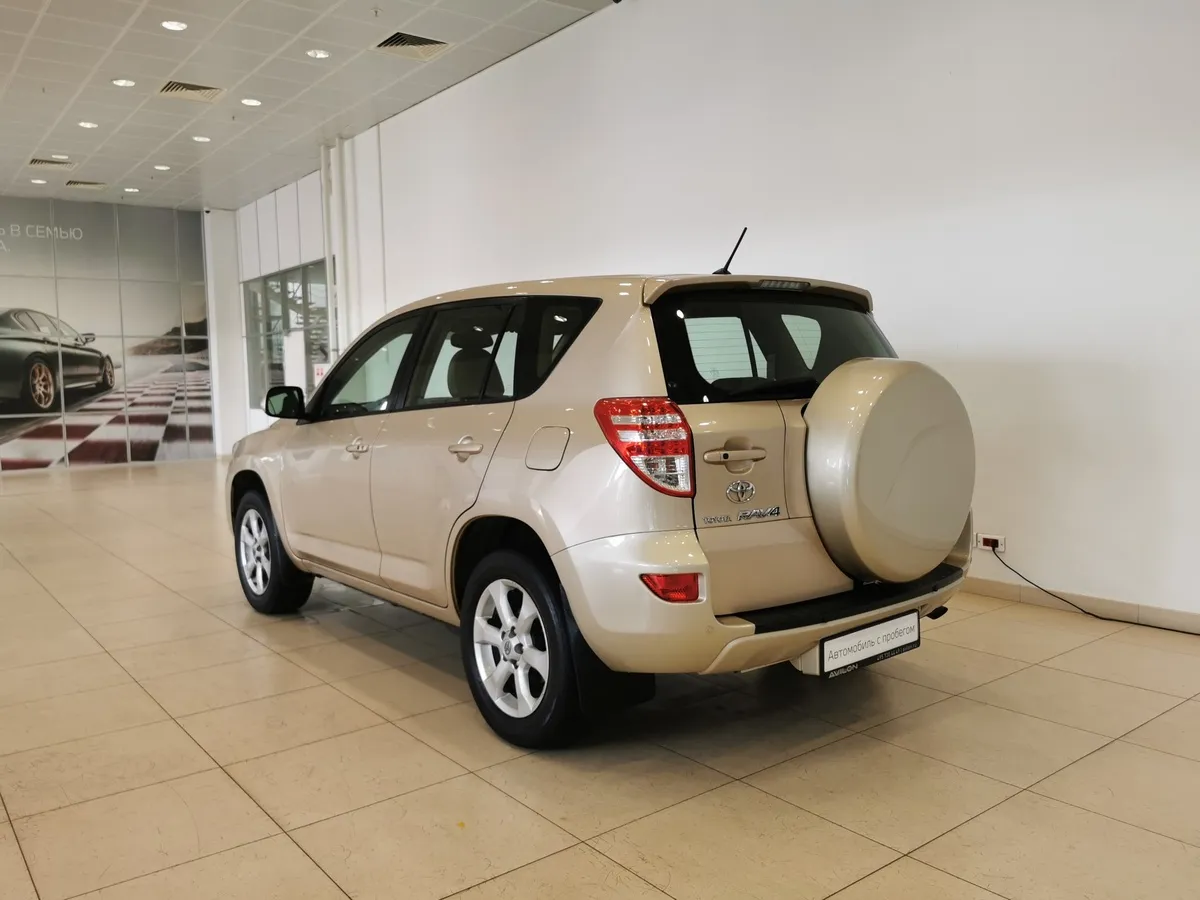 Toyota RAV4 2.0 CVT (148 л.с.) Стандарт Бежевый в АВИЛОН. Слайд №4