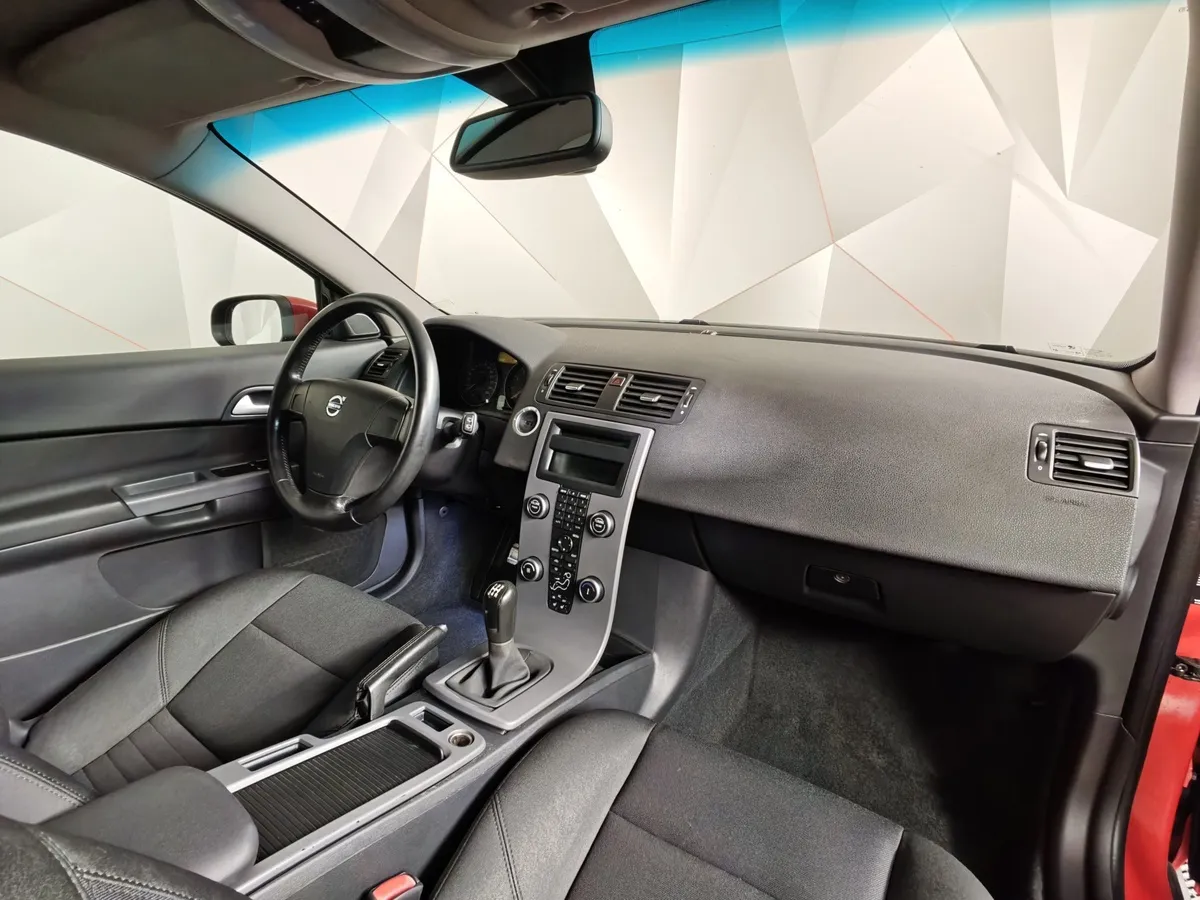 Volvo C30 1.6 MT (100 л.с.) Красный в АВИЛОН. Слайд №11