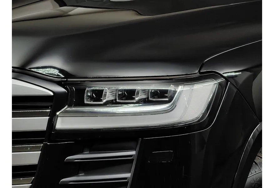 Toyota Land Cruiser 4.0 V6 AT 4WD (275 л.с.) VX Черный в АВИЛОН. Слайд №10