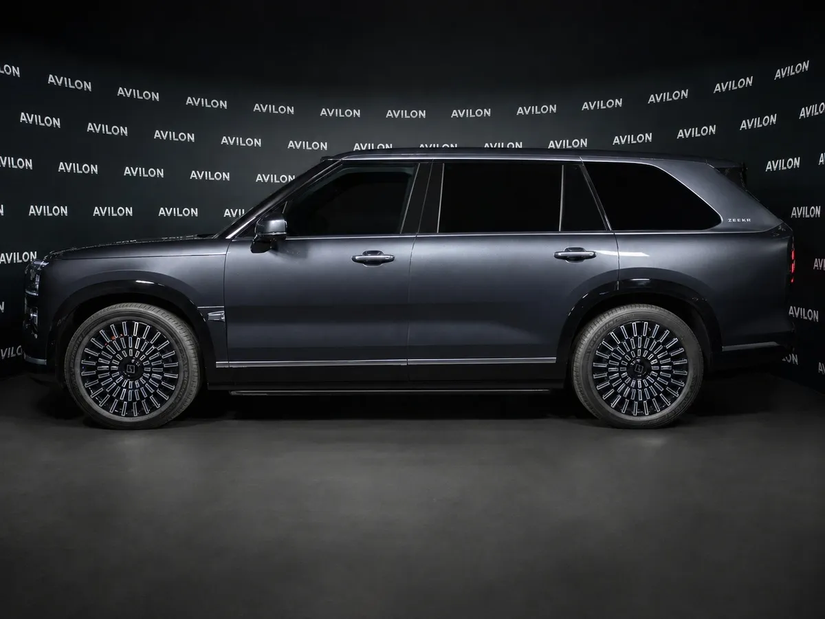 Zeekr 9X 2.0h AT 4WD (1177 л.с.) Ultra Серый в АВИЛОН. Слайд №2