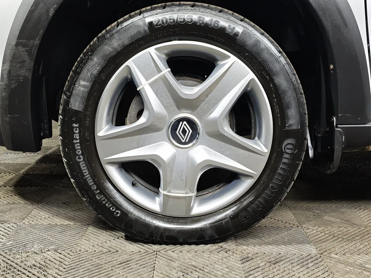 Renault Sandero 1.6 AT (103 л.с.) Stepway Серый в АВИЛОН. Слайд №9