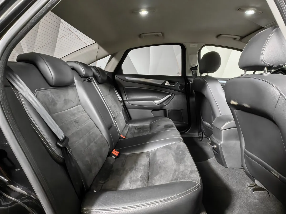 Ford Mondeo 2.0 EcoBoost AT (199 л.с.) Titanium Черный в АВИЛОН. Слайд №16